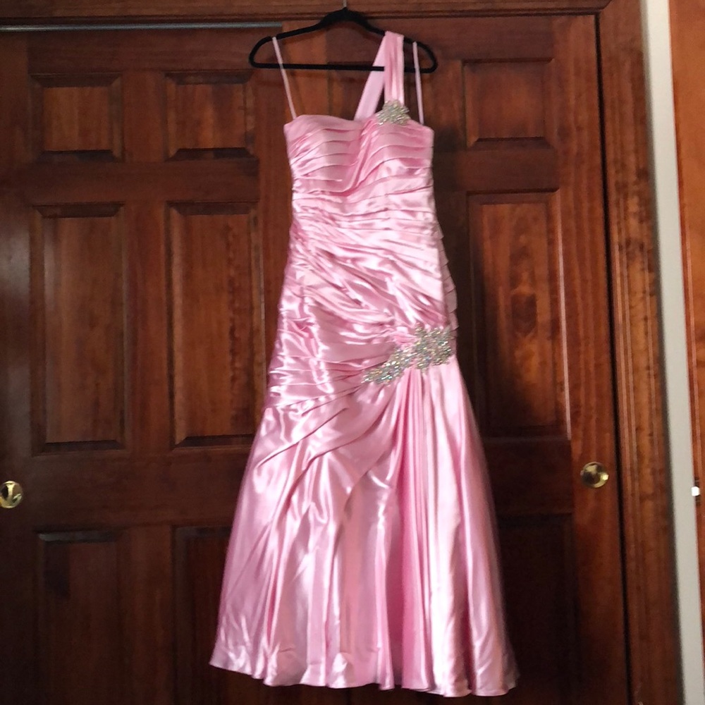 Night moves prom dress pink size 12 style # 6441